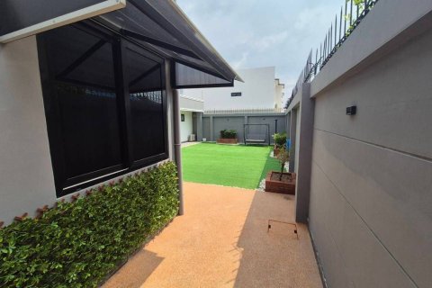 Casa de 6 dormitorios en Pattaya, Tailandia № 150259 - foto 16