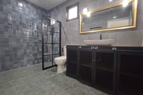 Casa de 6 dormitorios en Pattaya, Tailandia № 150259 - foto 11