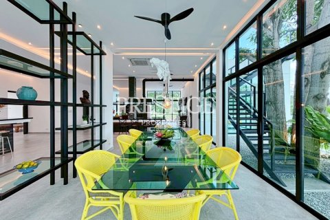 Casa de 4 dormitorios en Pattaya, Tailandia № 209921 - foto 5