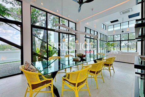 Casa de 4 dormitorios en Pattaya, Tailandia № 209921 - foto 6