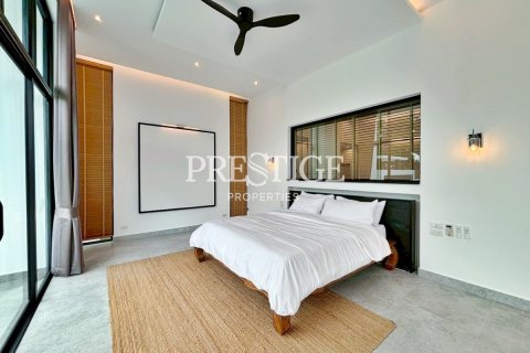 Casa de 4 dormitorios en Pattaya, Tailandia № 209921 - foto 12