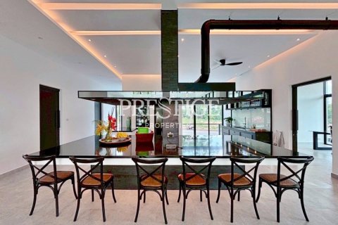 Casa de 4 dormitorios en Pattaya, Tailandia № 209921 - foto 7
