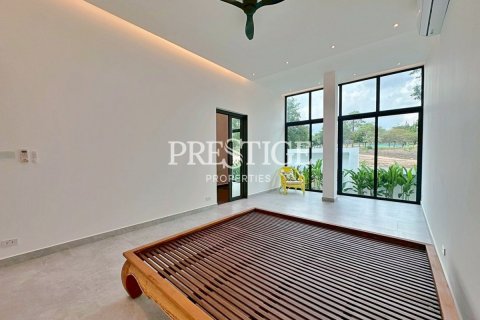 Casa de 4 dormitorios en Pattaya, Tailandia № 209921 - foto 17