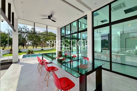 Casa de 4 dormitorios en Pattaya, Tailandia № 209922 - foto 20
