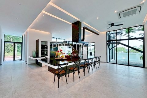 Casa de 4 dormitorios en Pattaya, Tailandia № 209922 - foto 8