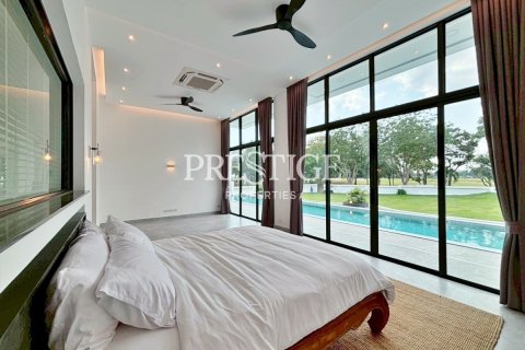 Casa de 4 dormitorios en Pattaya, Tailandia № 209922 - foto 11