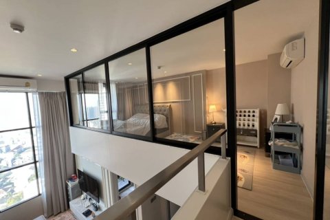 Dúplex de 1 dormitorio en Bangkok, Tailandia № 160161 - foto 3