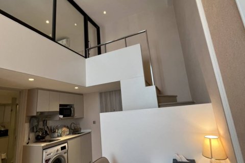 Dúplex de 1 dormitorio en Bangkok, Tailandia № 160161 - foto 2
