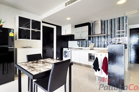 Condominio de 2 dormitorios en Sattahip, Tailandia № 32558 - foto 2