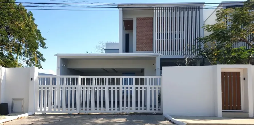 Casa de 4 dormitorios en Chiang Mai, Tailandia № 162777