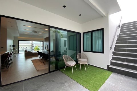 Chalet de 3 dormitorios en Hua Hin, Tailandia № 168393 - foto 22