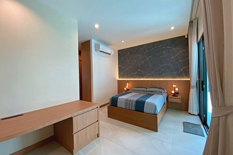 Chalet de 3 dormitorios en Hua Hin, Tailandia № 168361 - foto 27