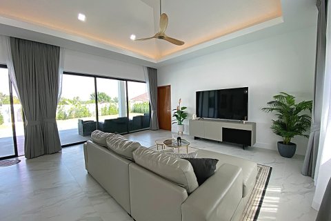 Chalet de 4 dormitorios en Hua Hin, Tailandia № 168363 - foto 16