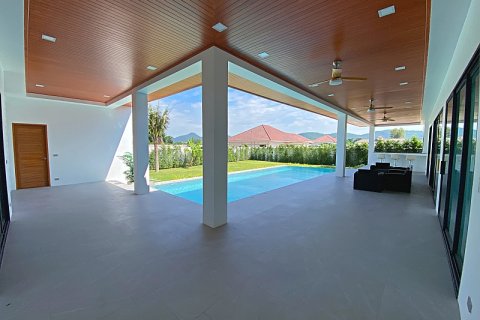 Chalet de 4 dormitorios en Hua Hin, Tailandia № 168363 - foto 6