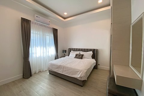 Chalet de 4 dormitorios en Hua Hin, Tailandia № 168363 - foto 29
