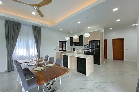 Chalet de 4 dormitorios en Hua Hin, Tailandia № 168363 - foto 13