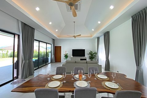 Chalet de 4 dormitorios en Hua Hin, Tailandia № 168363 - foto 21