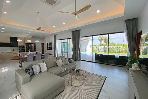 Chalet de 4 dormitorios en Hua Hin, Tailandia № 168363 - foto 17