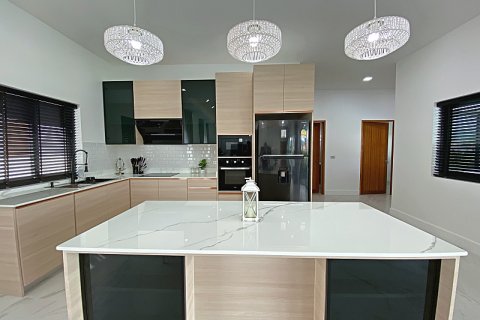 Chalet de 4 dormitorios en Hua Hin, Tailandia № 168363 - foto 20