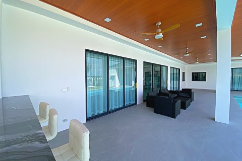 Chalet de 4 dormitorios en Hua Hin, Tailandia № 168363 - foto 9