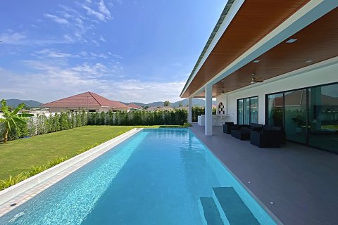 Chalet de 4 dormitorios en Hua Hin, Tailandia № 168363 - foto 3