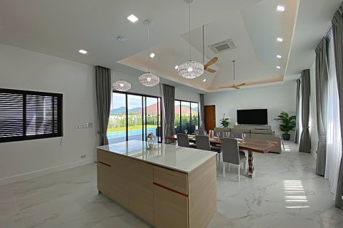 Chalet de 4 dormitorios en Hua Hin, Tailandia № 168363 - foto 18