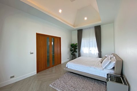 Chalet de 4 dormitorios en Hua Hin, Tailandia № 168363 - foto 22
