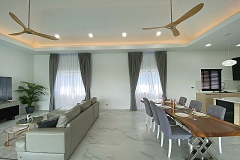 Chalet de 4 dormitorios en Hua Hin, Tailandia № 168363 - foto 12