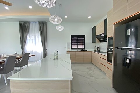 Chalet de 4 dormitorios en Hua Hin, Tailandia № 168363 - foto 19