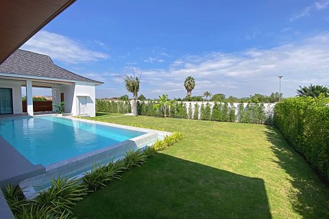 Chalet de 4 dormitorios en Hua Hin, Tailandia № 168363 - foto 4