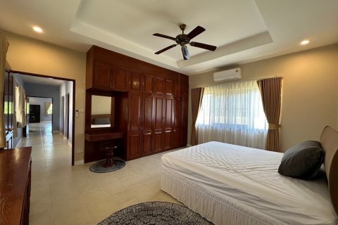 Chalet de 3 dormitorios en Hua Hin, Tailandia № 168394 - foto 18