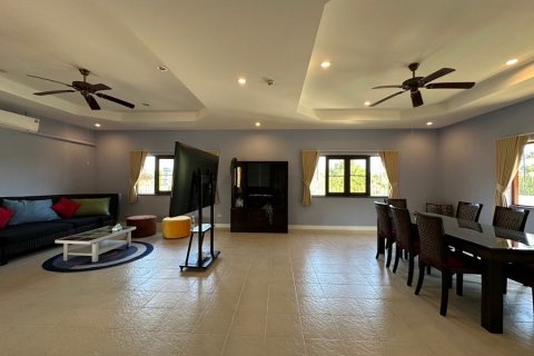 Chalet de 3 dormitorios en Hua Hin, Tailandia № 168394 - foto 8