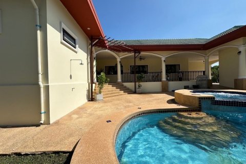 Chalet de 3 dormitorios en Hua Hin, Tailandia № 168394 - foto 5