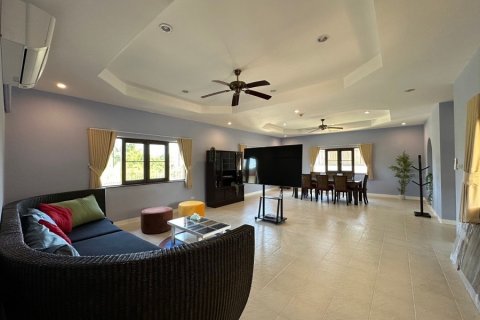 Chalet de 3 dormitorios en Hua Hin, Tailandia № 168394 - foto 9