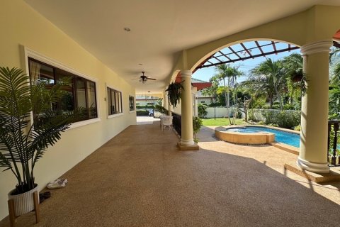Chalet de 3 dormitorios en Hua Hin, Tailandia № 168394 - foto 6
