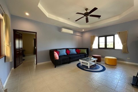 Chalet de 3 dormitorios en Hua Hin, Tailandia № 168394 - foto 10