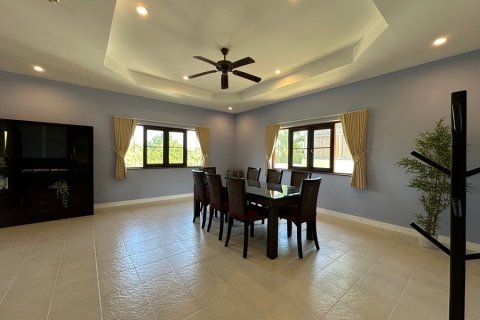 Chalet de 3 dormitorios en Hua Hin, Tailandia № 168394 - foto 11