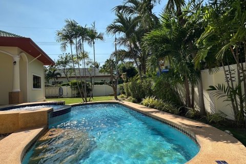 Chalet de 3 dormitorios en Hua Hin, Tailandia № 168394 - foto 4