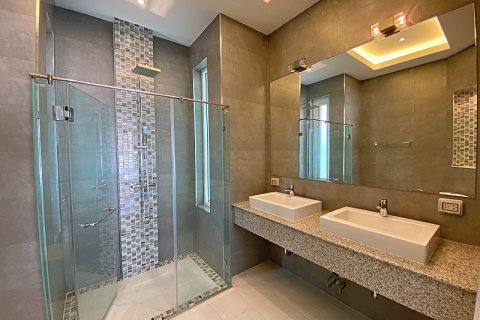 Chalet de 3 dormitorios en Hua Hin, Tailandia № 168395 - foto 23