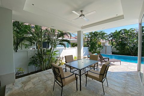 Chalet de 3 dormitorios en Hua Hin, Tailandia № 168395 - foto 7