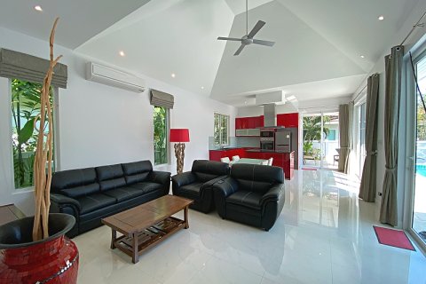 Chalet de 3 dormitorios en Hua Hin, Tailandia № 168395 - foto 9
