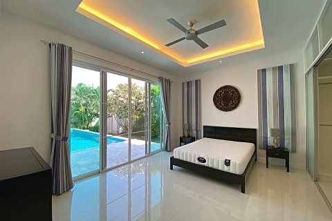 Chalet de 3 dormitorios en Hua Hin, Tailandia № 168395 - foto 19