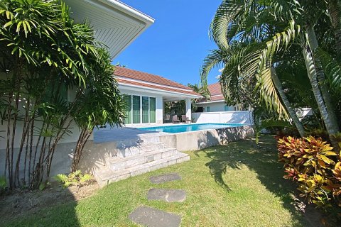 Chalet de 3 dormitorios en Hua Hin, Tailandia № 168395 - foto 6