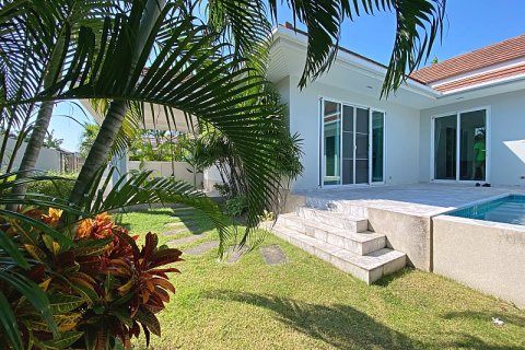 Chalet de 3 dormitorios en Hua Hin, Tailandia № 168395 - foto 30