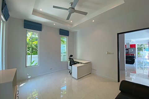Chalet de 3 dormitorios en Hua Hin, Tailandia № 168395 - foto 16