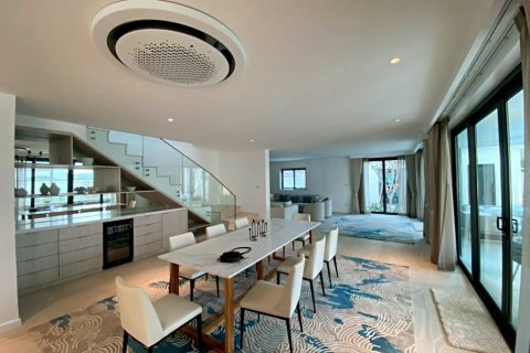 Chalet de 4 dormitorios en Hua Hin, Tailandia № 168362 - foto 7