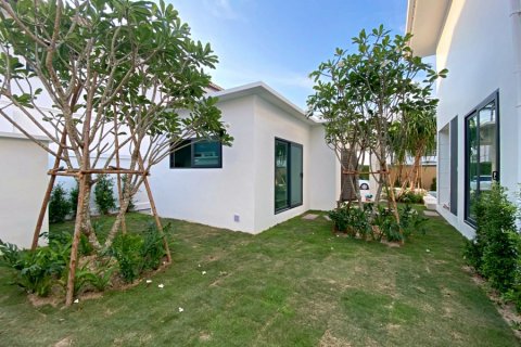 Chalet de 4 dormitorios en Hua Hin, Tailandia № 168362 - foto 27