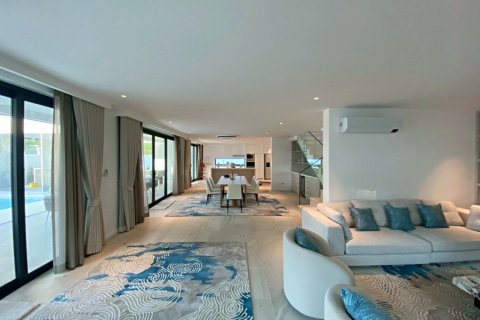Chalet de 4 dormitorios en Hua Hin, Tailandia № 168362 - foto 11