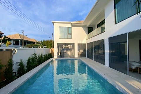 Chalet de 4 dormitorios en Hua Hin, Tailandia № 168362 - foto 3