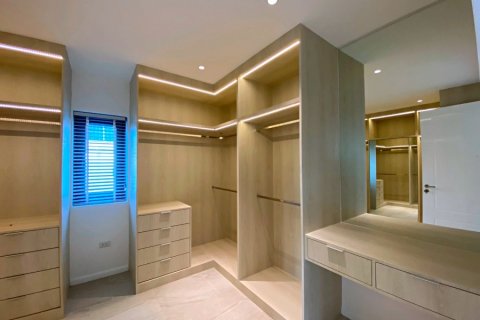 Chalet de 4 dormitorios en Hua Hin, Tailandia № 168362 - foto 17